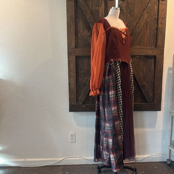 Spirit Halloween Hocus Pocus Mary Sanderson Costume for Adults Witch Cos… - Picture 5 of 12